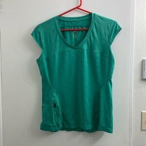 REI Green Fitted Cap Sleeve T-Shirt